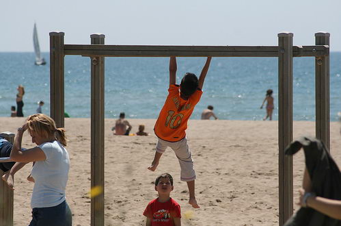 Jocs infantils a la platja de Gavà Mar (Fotografia: FLICKR)